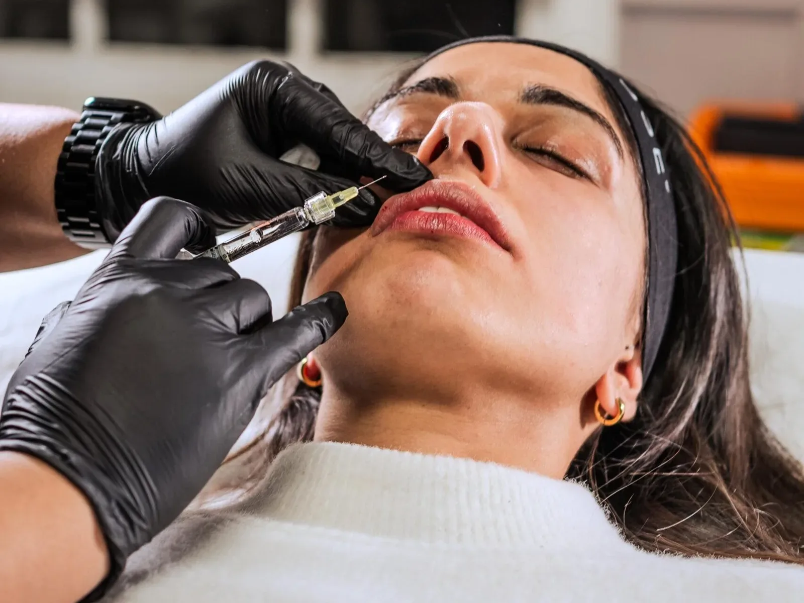 skinbooster - Dr Hans Clinics Dr Hans Clinics London | Services | Dr Hansel treating a patient